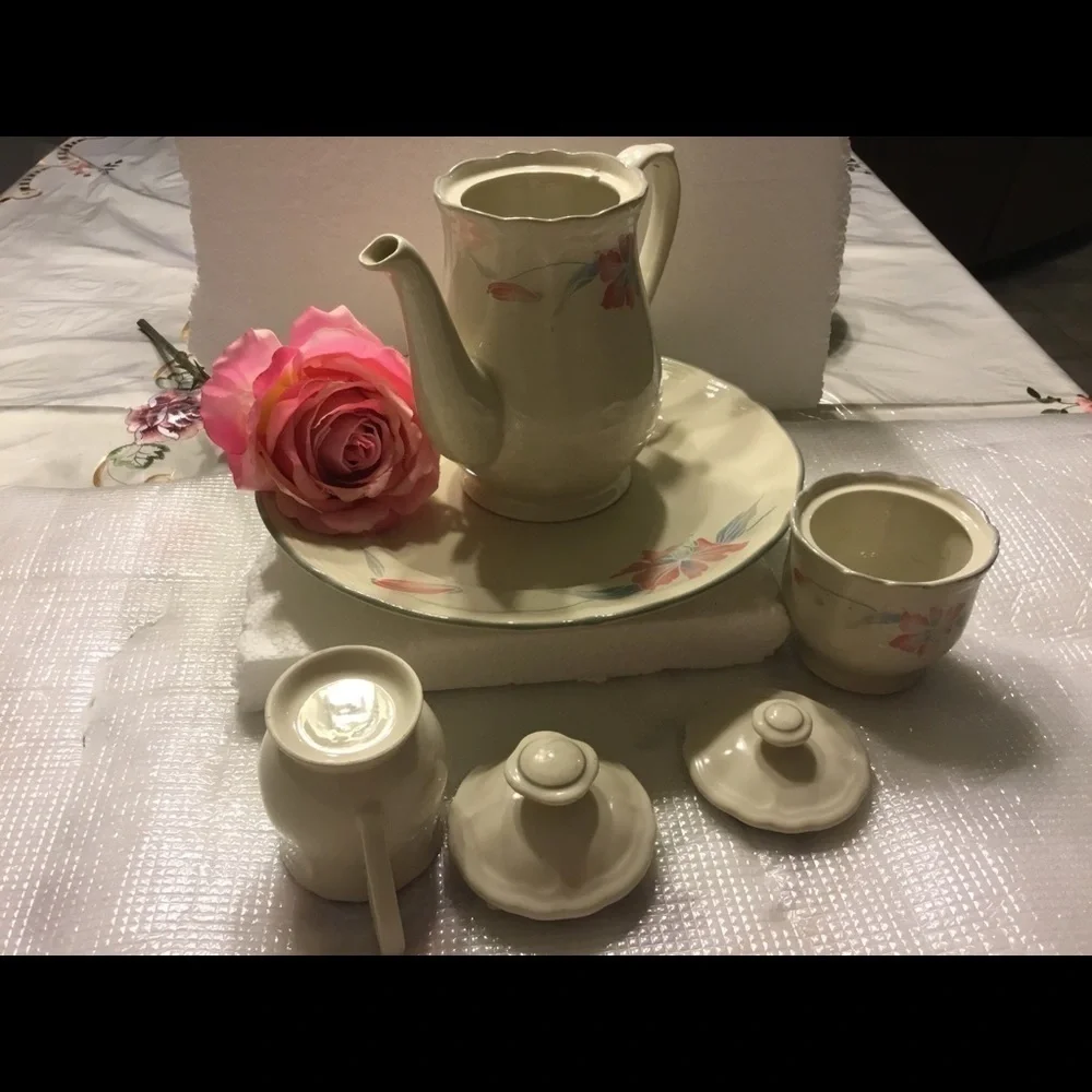 ROYAL OF LONDON‎ TEA SET